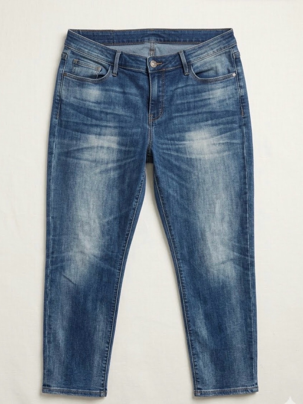 Levi's Women's Straight Leg Jeans in Blue Faded Wash
